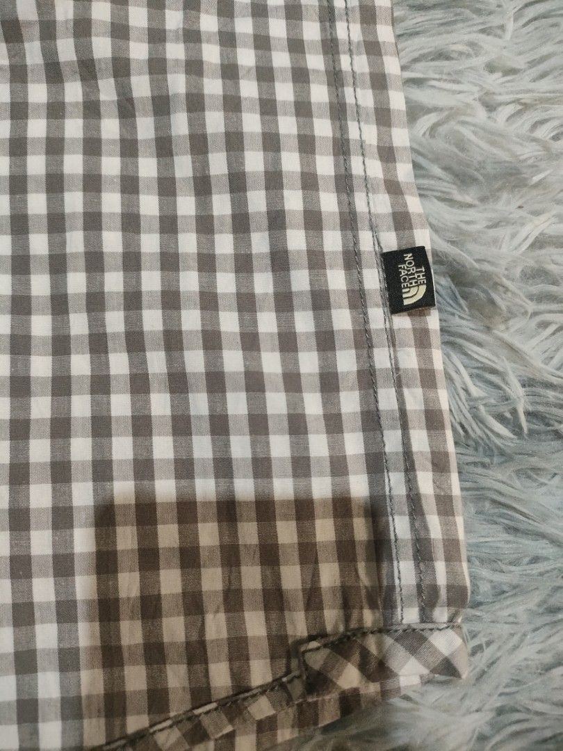 TNF (Category: Tshirts & Polo Shirts ) located in Toledo. Submitted by silverearth.bbc804 (Listing ID 1466712608, Image 3). Description: TNF grey button up short sleeve outdoor W 20.5 L 29 excellent condition 750 plus shipping.