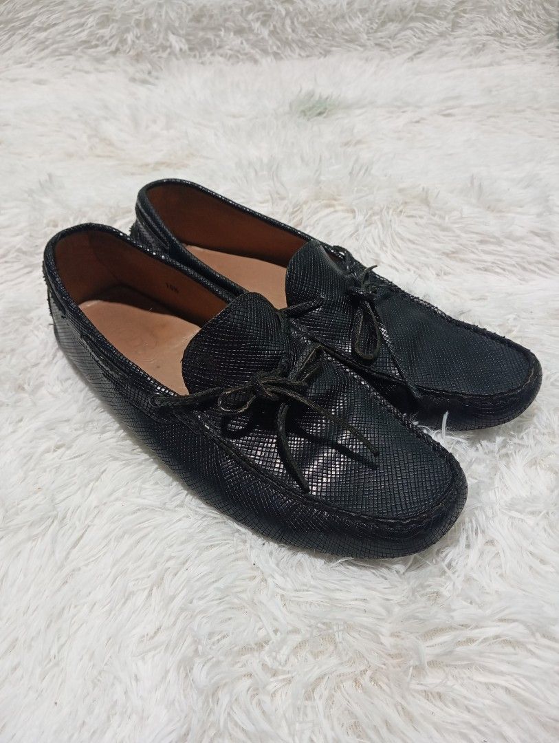 Tod's Loafers (Category: Sneakers & Footwear) located in Quezon City. Submitted by thesecondmarketph (Listing ID 1466759608, Image 1). Description: - Brand: Tod's - Style: Slip-on driving shoes / moccasins - Color: Black - Material: Textured leather with signature rubber pebble soles and heels - Size: 10.5 (Made in Italy) - Details: Classic bow detail on top - Condition: Shows normal wear on the inner lining and soles from regular use, but still 