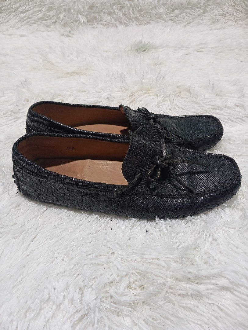 Tod's Loafers (Category: Sneakers & Footwear) located in Quezon City. Submitted by thesecondmarketph (Listing ID 1466759608, Image 2). Description: - Brand: Tod's - Style: Slip-on driving shoes / moccasins - Color: Black - Material: Textured leather with signature rubber pebble soles and heels - Size: 10.5 (Made in Italy) - Details: Classic bow detail on top - Condition: Shows normal wear on the inner lining and soles from regular use, but still 