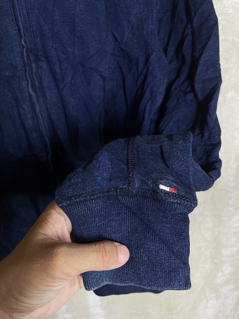Tommy hilfiger (Category: Coats, Jackets and Outerwear) located in Molave. Submitted by ikong_thrift07 (Listing ID 1466573447, Image 2). Description: Medium to Large.