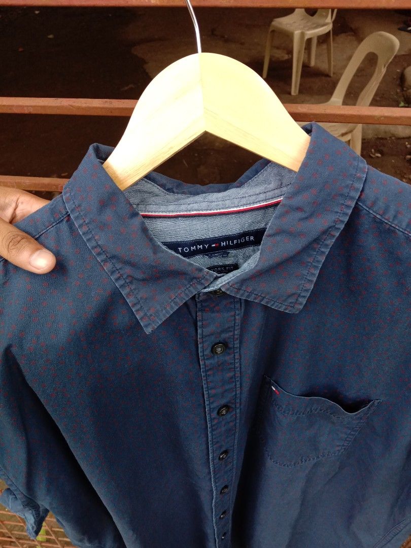 TOMMY HILFIGER short-sleeve button-down shirt (Category: Formal Shirts) located in Manila. Submitted by adinsthrift (Listing ID 1466611511, Image 3). Description: TOMMY HILFIGER short-sleeve button-down (NEW YORK FIT) shirt Size- XL L-32 W-25 10/10 CONDI 10/10 COLOR RATE ISSUE- Minimal fade sa may armfit (nasa picture).