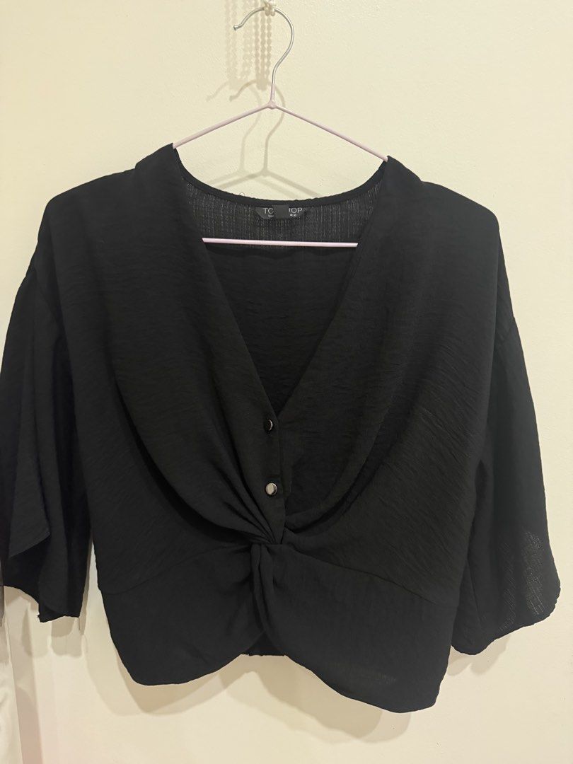 Topshop Knot Top Black (Category: Blouses) located in Quezon City. Submitted by jad__os (Listing ID 1466720506, Image 1). Description: Used once only No flaws .