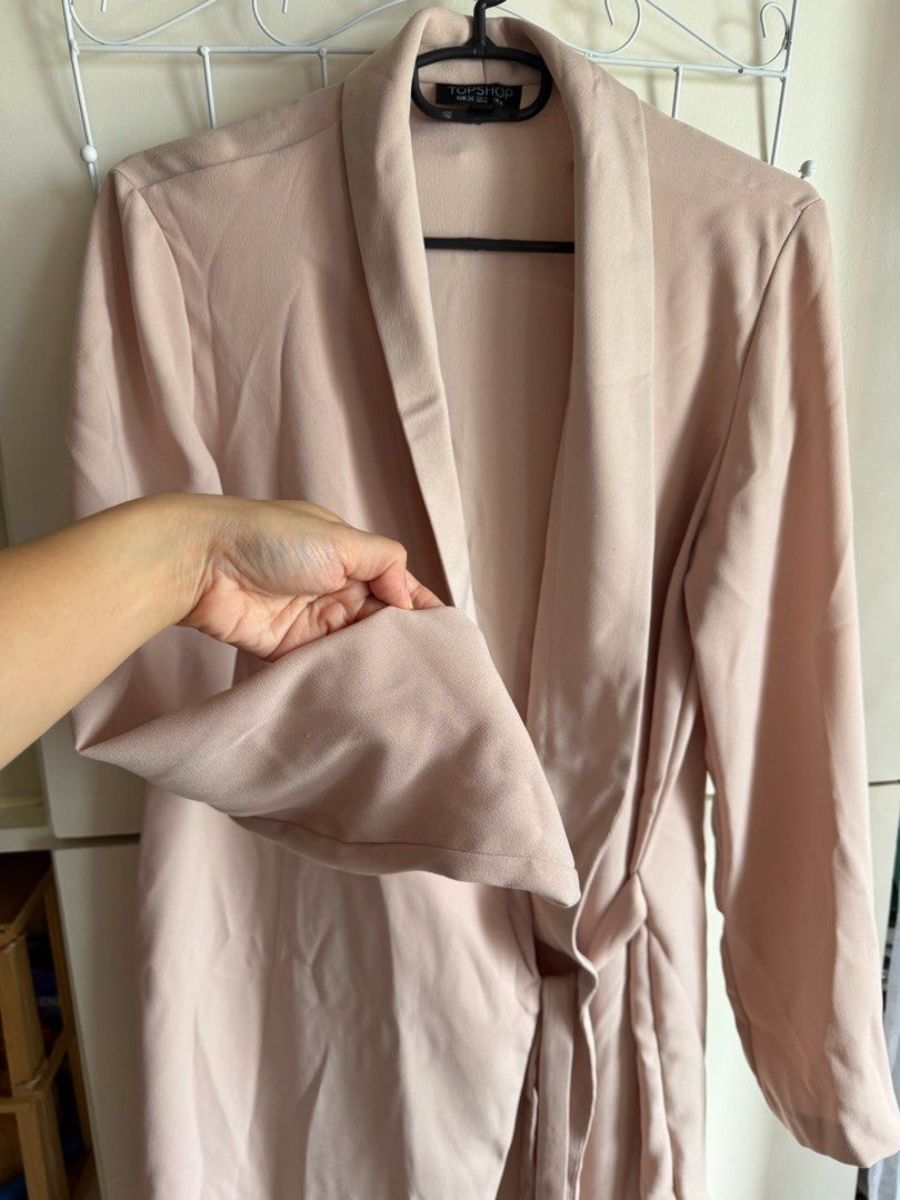 Topshop Pale Pink Blazer Jacket Size UK 6 (Category: Coats, Jackets and Outerwear) located in Quezon City. Submitted by bubspreloved (Listing ID 1466701092, Image 3). Description: - Brand: Topshop - Color: Pale Pink - Size: EUR 34 / US 2 / UK 6 - Design: Open front style with a self-tie waist belt and long sleeves - Fabric: Lightweight, great for layering - Occasion: Perfect for work or going out.