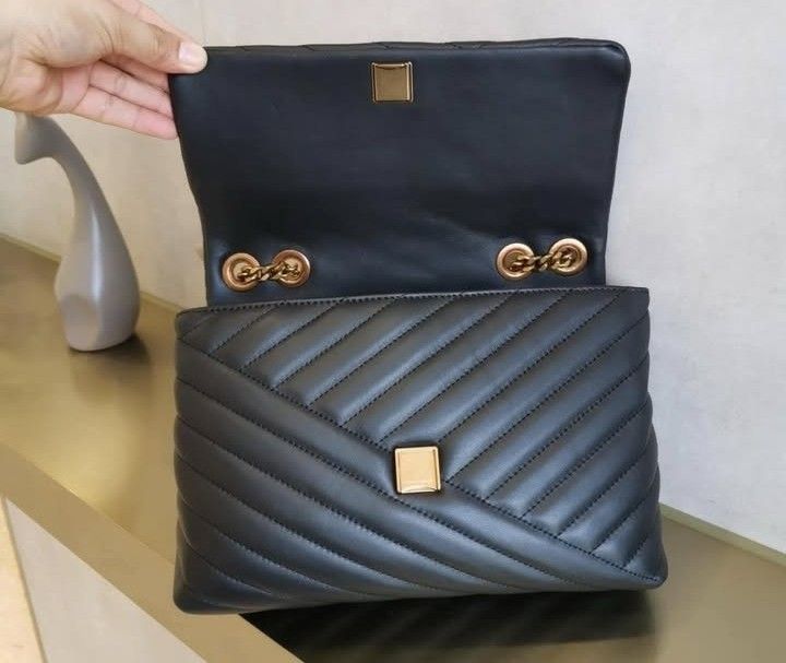 TORY BURCH KIRA SHOULDER BAG (Category: Shoulder Bags) located in Pasig City. Submitted by titalana2011991 (Listing ID 1466599797, Image 3). Description: With INCLUSIONS.