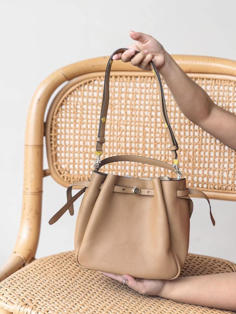 Tory Burch Romy Bucket (Category: Cross-body Bags) located in Rizal. Submitted by hiraya16 (Listing ID 1466683357, Image 2). Description: Onhand Ready to ship +SF LBC.