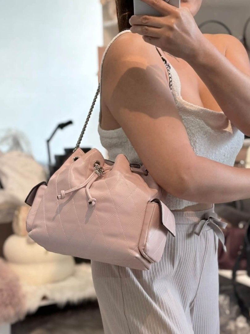 Tory Charlie Bucket Bag (Category: Cross-body Bags) located in Manila. Submitted by msddirectfactoryoutlet (Listing ID 1466715435, Image 2). Description: Size 23.5x23.5x10.2cm.