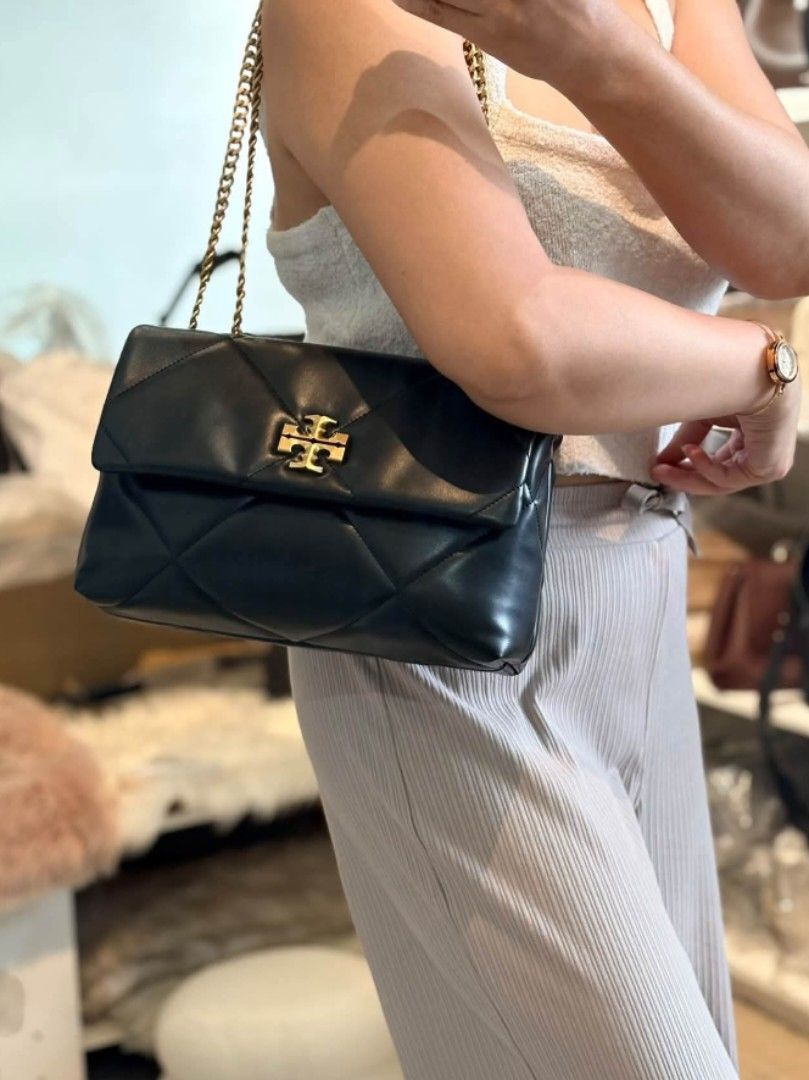 Tory Diamond Quilted Convertible Large Shoulder Bag (Category: Shoulder Bags) located in Manila. Submitted by msddirectfactoryoutlet (Listing ID 1466708909, Image 2). Description: Size large:27.5*19*8cm.