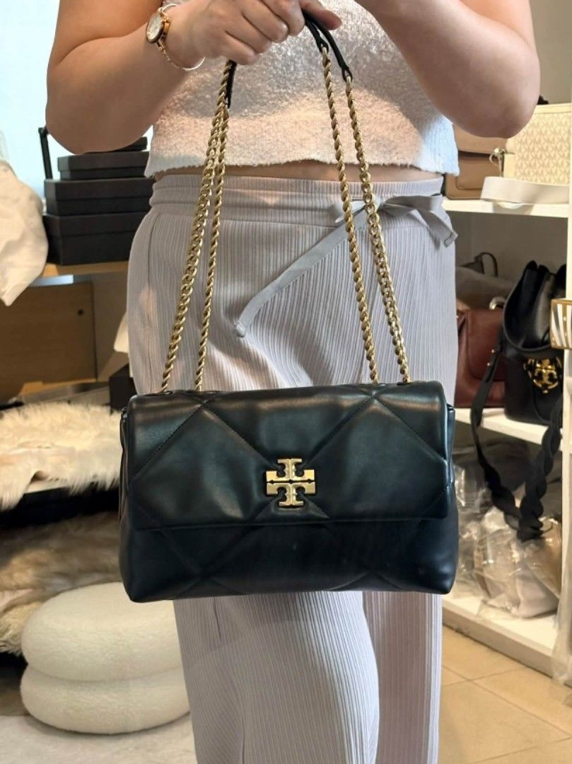 Tory Diamond Quilted Convertible Large Shoulder Bag (Category: Shoulder Bags) located in Manila. Submitted by msddirectfactoryoutlet (Listing ID 1466708909, Image 1). Description: Size large:27.5*19*8cm.