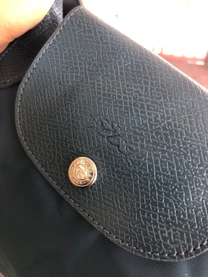 tote bag semi medium (Category: Tote Bags) located in Ozamiz City. Submitted by kapesteba112457 (Listing ID 1466606329, Image 3). Description: no bubbles naman.. mganda pa no.rubs sa corner.. flawless pa so far.