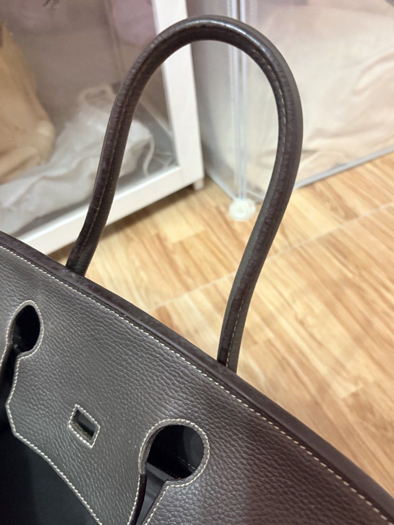 Tote Size 40cm, birkin-style (Category: Luxury Bags & Wallets) located in Bacoor. Submitted by preownedparadyse (Listing ID 1466752760, Image 3). Description: - Color/Material: Dark grey textured leather with contrast stitching - Hardware: gold-tone hardware - Closure: Signature turnlock closure - Handles: Dual rolled top handles for comfortable carrying - Interior: Spacious daily carryall with a zippered pocket and pull tab - Base: Structured ba