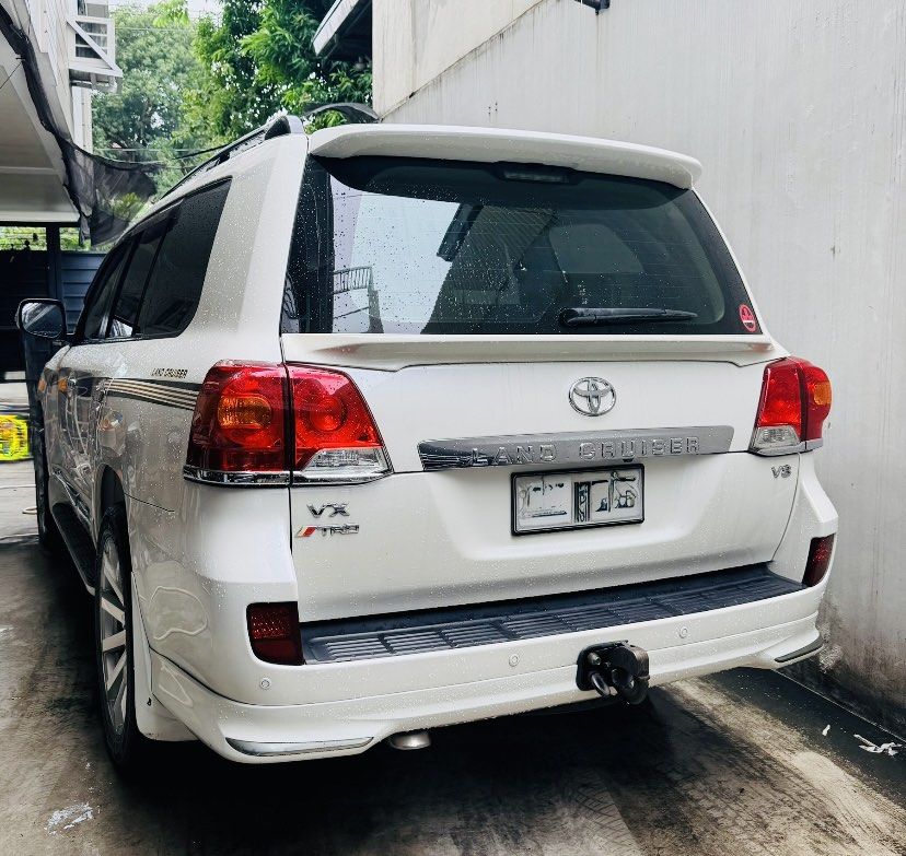 Toyota Land Cruiser LC209 Auto (Category: Used Cars) located in Manila. Submitted by sw3888 (Listing ID 1466644977, Image 2). Description: 2016s Toyota Land Cruiser LC200 Dubai version Top of the line variant 4.5L 6speed automatic transmission V8 turbo diesel engine 1st owner Complete tools set never been use as well Fresh Genuine beige leather interior Fresh in and out All original paint No history of accident Upgraded 22’s wheels set with tick 