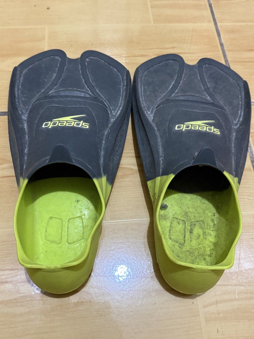 Training fins for swimming (Category: Other Sports Equipment and Supplies) located in Binan City. Submitted by abckidsxyz (Listing ID 1466586751, Image 1). Description: My child upgraded to other fins. Not using it anymore. Size UK 2-3,US 3-4,CM 20-21 Please check the size carefully. .