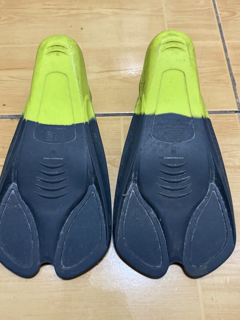 Training fins for swimming (Category: Other Sports Equipment and Supplies) located in Binan City. Submitted by abckidsxyz (Listing ID 1466586751, Image 2). Description: My child upgraded to other fins. Not using it anymore. Size UK 2-3,US 3-4,CM 20-21 Please check the size carefully. .