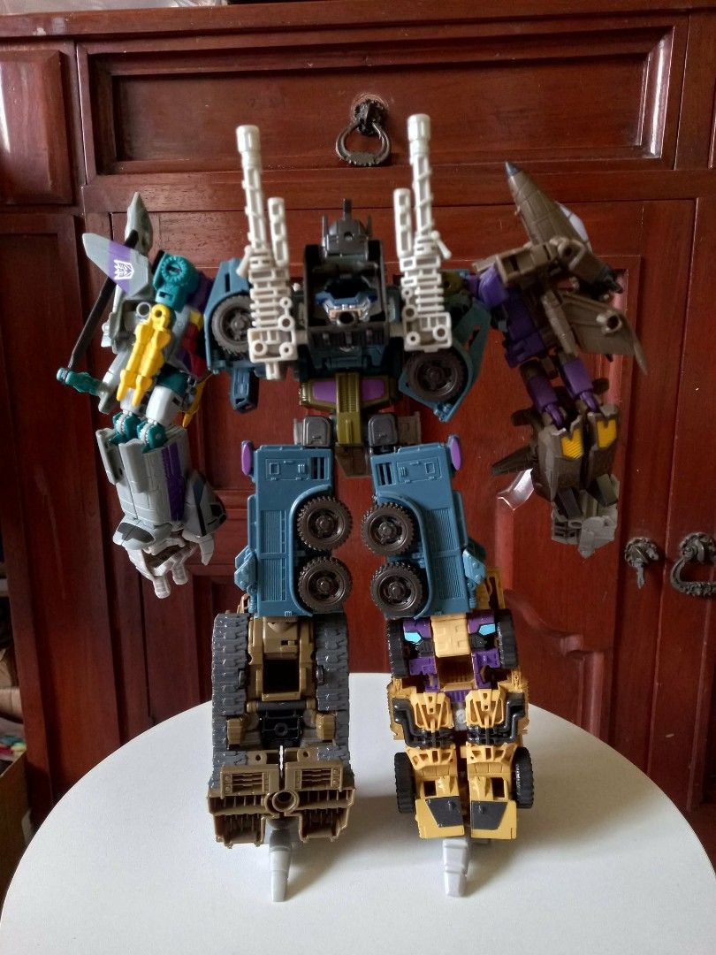 Transformers Bruticus (Loose) (Category: Action & Battle Toys) located in Angeles City. Submitted by itsandspreloved (Listing ID 1466624119, Image 2). Description: -loose -no box as is lang po nawala na -nadisplay lang hindi man nalaro.