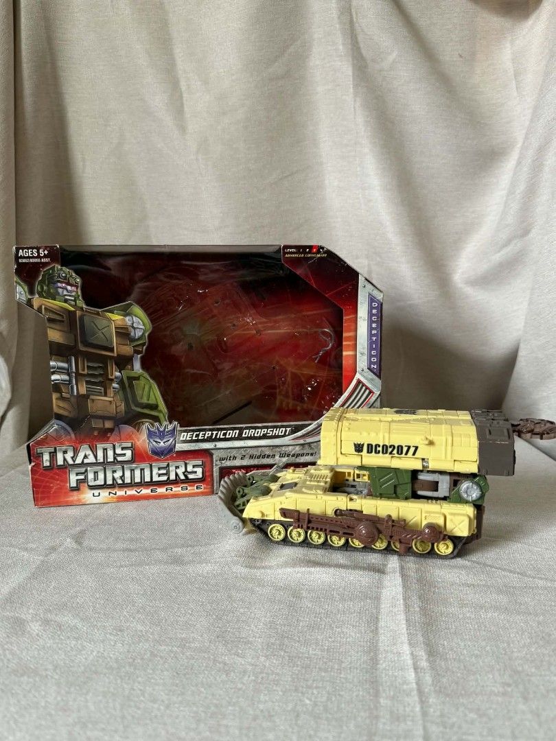Transformers Universe Decepticon Dropshot Missile Tank (Category: Action & Battle Toys) located in Angeles City. Submitted by itsandspreloved (Listing ID 1466623362, Image 1). Description: nalabas lang po ng box for display only. collection po ng dad ko .
