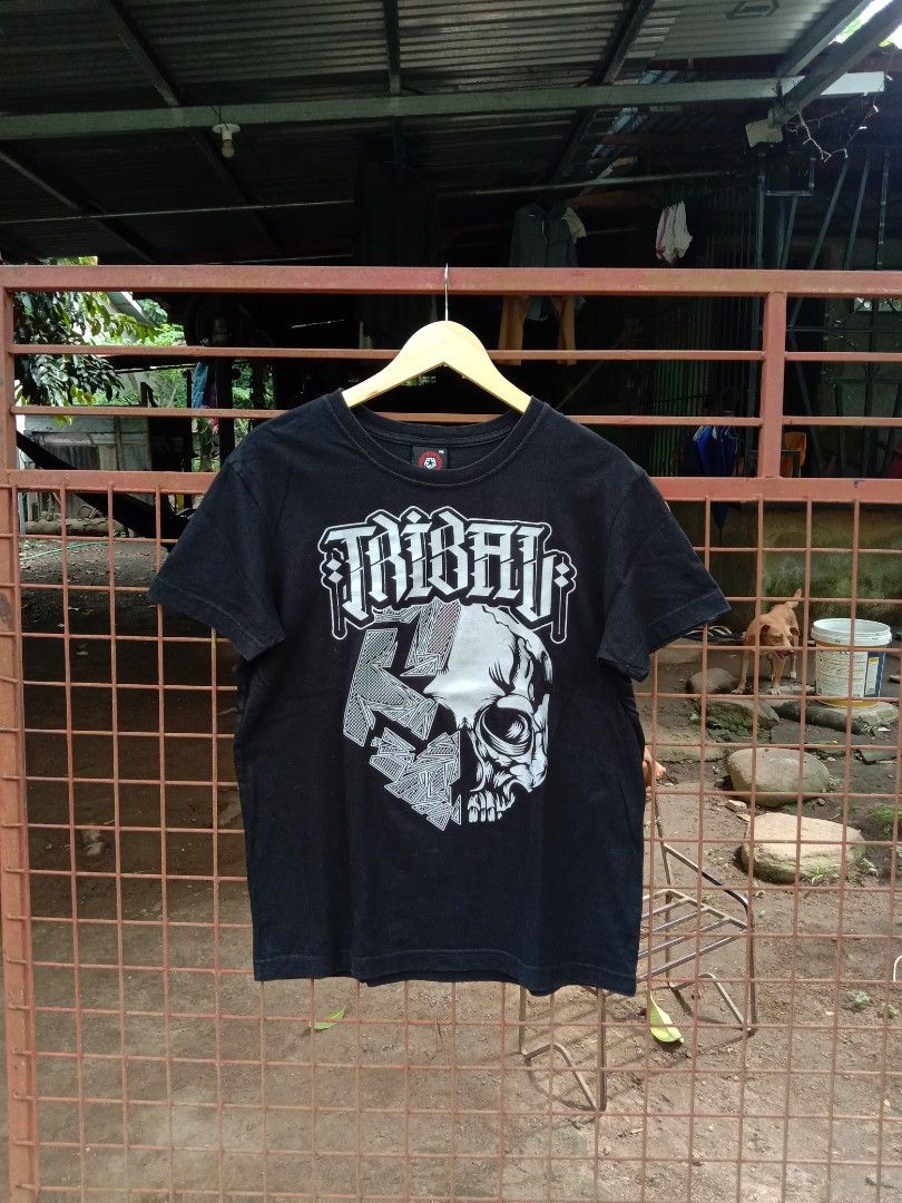 TRIBAL GEARshirt (Category: Tshirts & Polo Shirts ) located in Manila. Submitted by adinsthrift (Listing ID 1466618327, Image 1). Description: TRIBAL SHIRT SIZE- M L-26 W-20 10/10 CONDI 10/10 COLOR RATE NO ISSUE!.