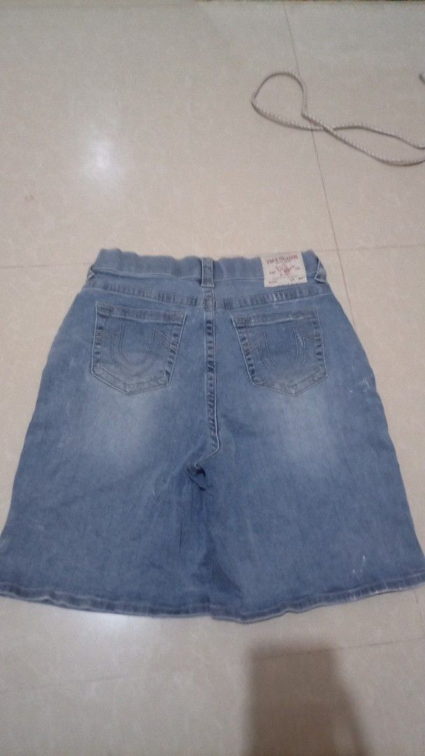 True Religion Denim Shorts (Category: Shorts) located in Manila. Submitted by lilsintenel (Listing ID 1466577318, Image 1). Description: - Brand: True Religion - Wash: Classic blue - Fit: Regular fit, mid-length - Closure: Button fly - Features: Front pockets, iconic back pocket flap stitching, and branded back patch - Condition: Great for casual everyday wear and warm weather.