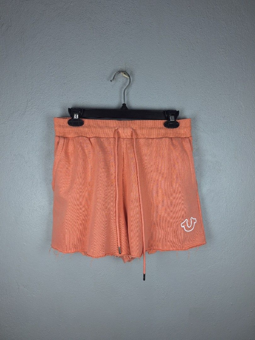 True Religion Peach Sweat Shorts (Category: Shorts) located in Sibulan. Submitted by studioxano (Listing ID 1466594070, Image 2). Description: True Religion Peach Sweat Shorts -P500 + SF Size L Waist 30 up / length 14 Excellent condi 9.5/10 color rate no issue Loc: Dumaguete city.