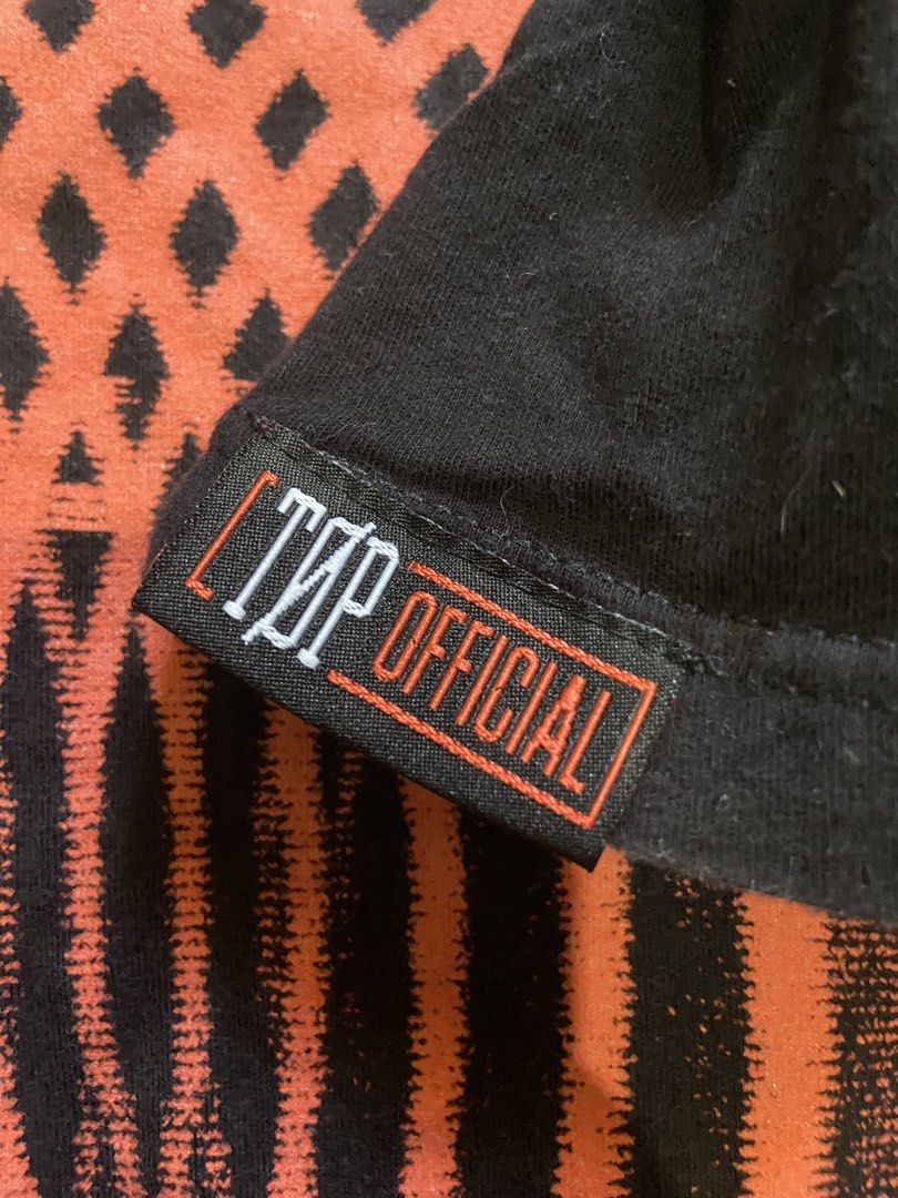 TWENTY ONE PILOTS MERCH TEE (Category: Shirts) located in Santiago. Submitted by binchifinds (Listing ID 1466578694, Image 2). Description: .