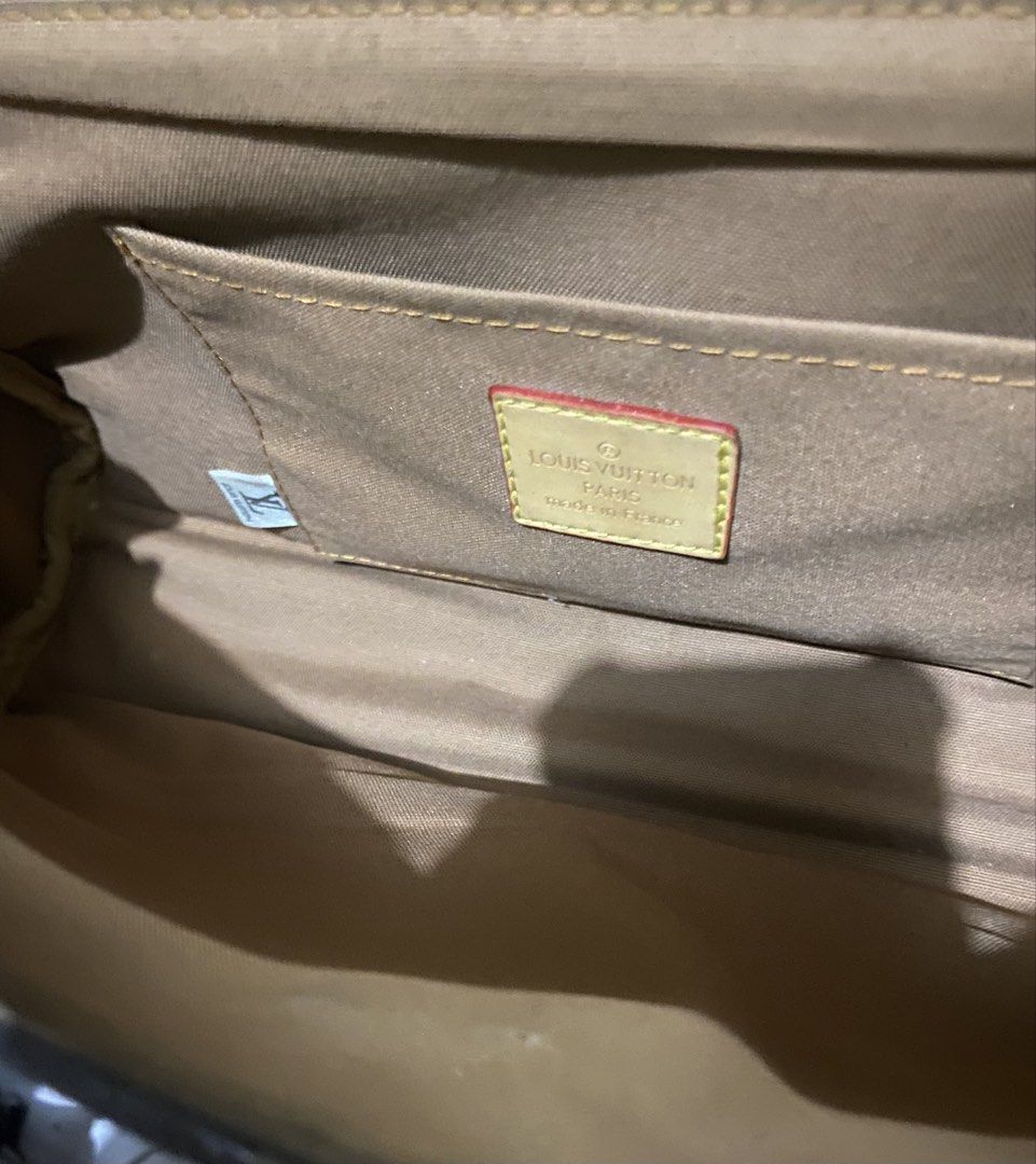 Two way bag (Category: Cross-body Bags) located in Manila. Submitted by gelaimarieh (Listing ID 1466772721, Image 3). Description: .