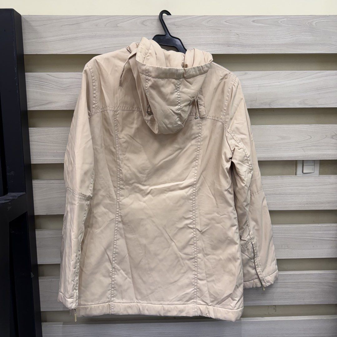 U2 Beige Jacket (Category: Coats, Jackets and Outerwear) located in Mandaluyong City. Submitted by bestdressedph2025 (Listing ID 1466671036, Image 2). Description: MOP: GCash MOD: Lalamove/J&T LOCATION: Brgy. Addition Hills, Mandaluyong Discount avail for multiple items. Dimensions in Inches: Shoulder: 16 Bust: 20 Length: 28 Size on Tag: M PM for inquiries!.