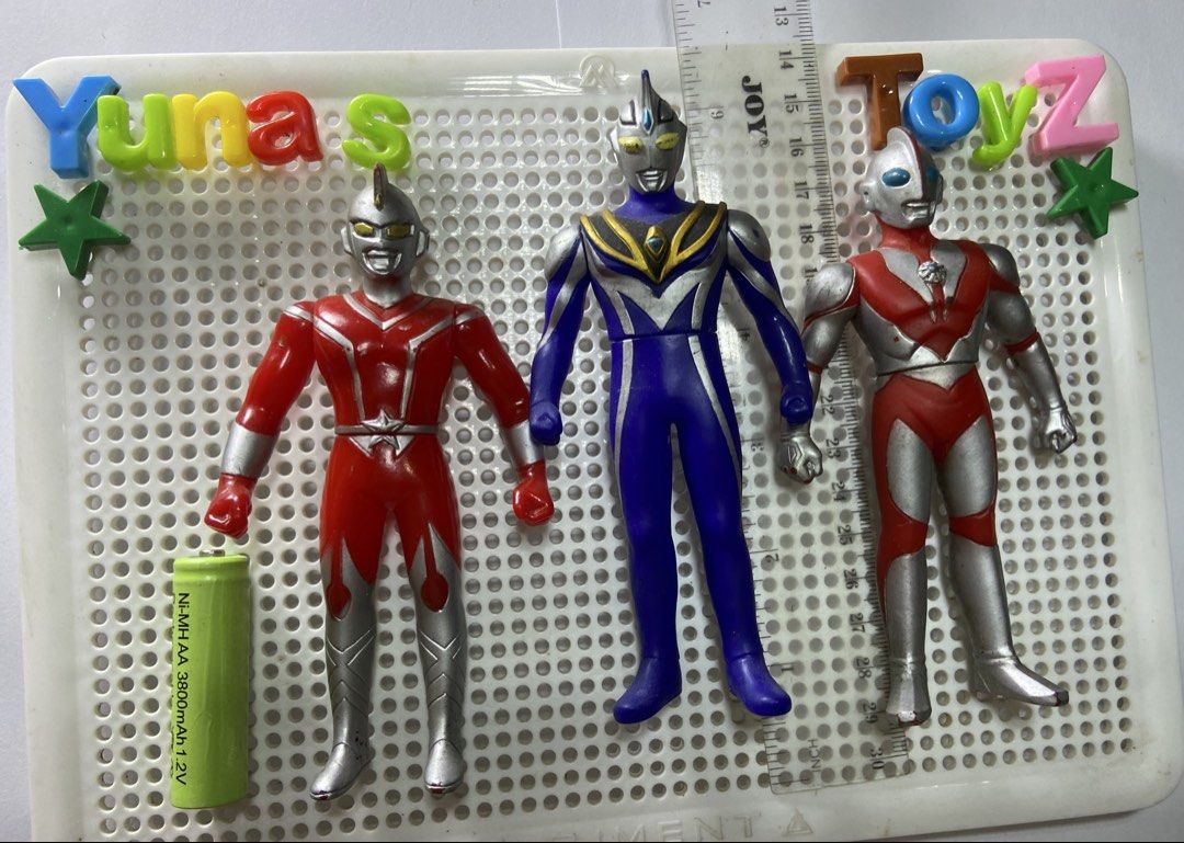 Ultraman assorted take all (Category: Figurines & Statues) located in Maria Aurora. Submitted by zorotoyz (Listing ID 1466714164, Image 2). Description: Assorted loose Paint chips.