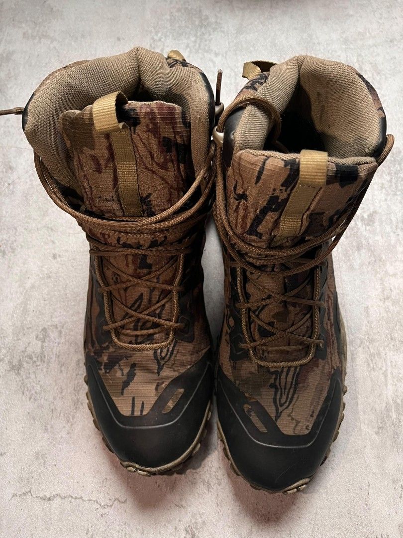 Under Armour HOVR Dawn Waterproof (Category: Boots) located in Manila. Submitted by _thrift_time (Listing ID 1466622459, Image 3). Description: Thrifted Good condition Quality color rate issue: Stitched outsole.