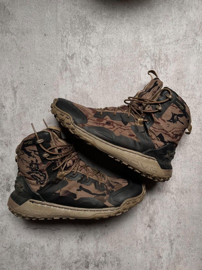 Under Armour HOVR Dawn Waterproof (Category: Boots) located in Manila. Submitted by _thrift_time (Listing ID 1466622459, Image 1). Description: Thrifted Good condition Quality color rate issue: Stitched outsole.