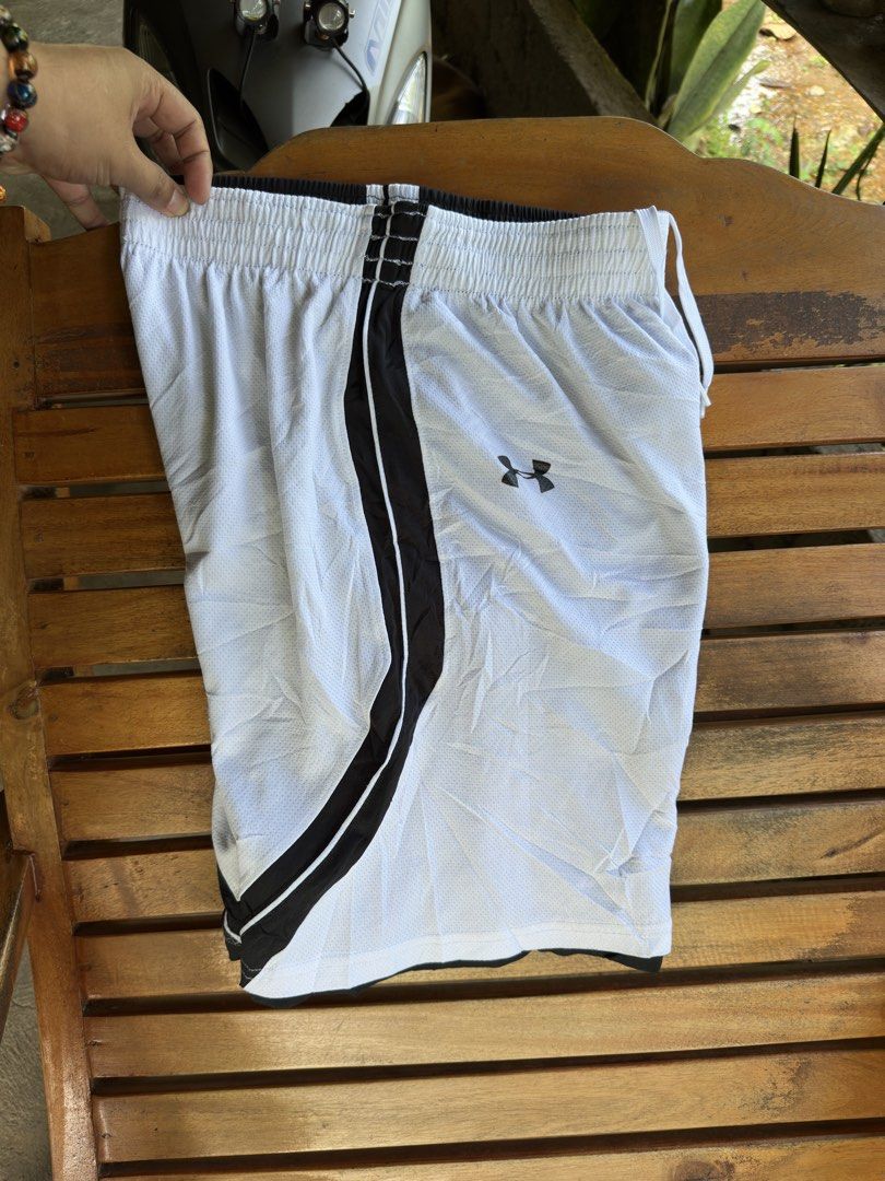 Under Armour Reversible Shorts (Category: Shorts) located in Tuguegarao City. Submitted by bunchoy_thriftshop (Listing ID 1466588194, Image 2). Description: Under Armour Reversible Shorts Excelent Condition No Issues. Size 31-33 selling it for only ₱499+Shipping fee 🚩Isabela loc..