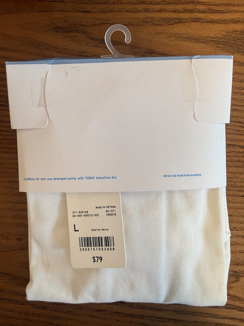 Uniqlo AIRism Cotton 男裝背心 白色L碼 （分類：背心）位於 Hong Kong。 由 iris.syy 提交（商品編號 1466625248，圖片 2）。簡介： Uniqlo AIRism Cotton 男裝背心，L碼。全新. 胸圍96至104cm。白色，有吊牌，原價$79。 透氣舒服，吸汗快乾.著落好舒服. 買多咗所以放售，有興趣隨時inbox問。。