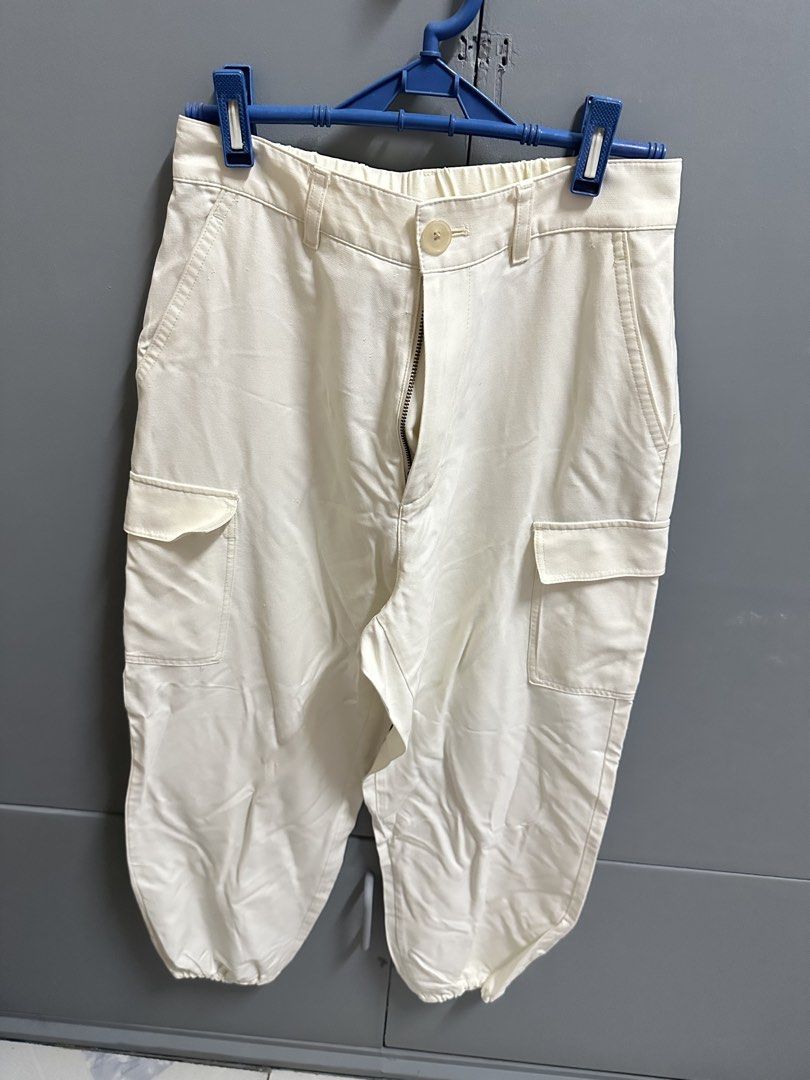 Uniqlo Balloon Pants (Category: Other Bottoms) located in Hermosa. Submitted by alxgtz (Listing ID 1466714267, Image 1). Description: Good as new Comfy material.
