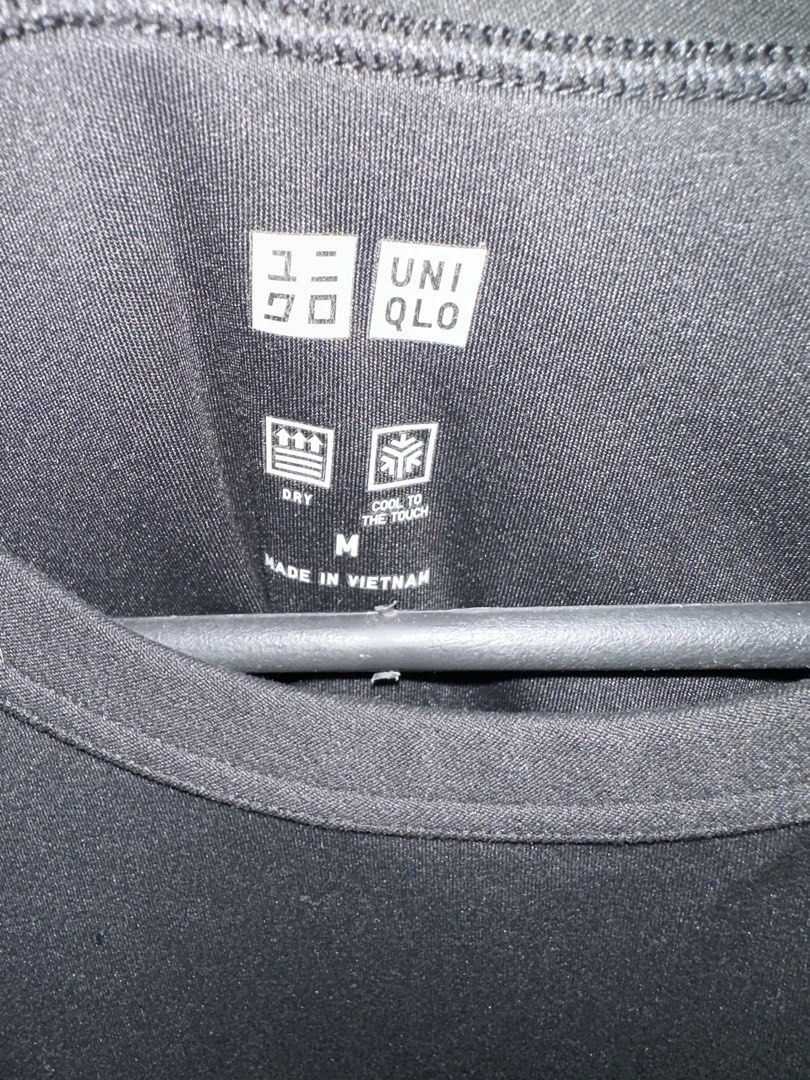 Uniqlo Black Crop Top (Category: Shirts) located in Hermosa. Submitted by alxgtz (Listing ID 1466713783, Image 2). Description: Used twice Good quality.