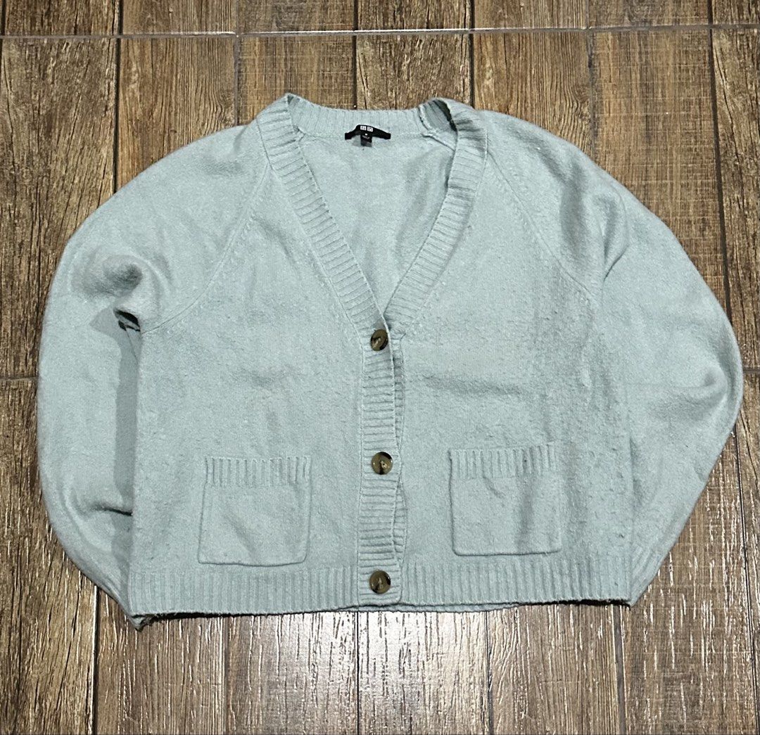 UNIQLO CARDIGAN (Category: Coats, Jackets and Outerwear) located in Manila. Submitted by urban.vintage (Listing ID 1466745712, Image 1). Description: ISSUE: NONE (NEED WASH) MOP :GCASH (NO COD) SHIP VIA: LALAMOVE & J&T LOCATION: PASIG CITY LENGTH: 24-25 WIDTH :24.