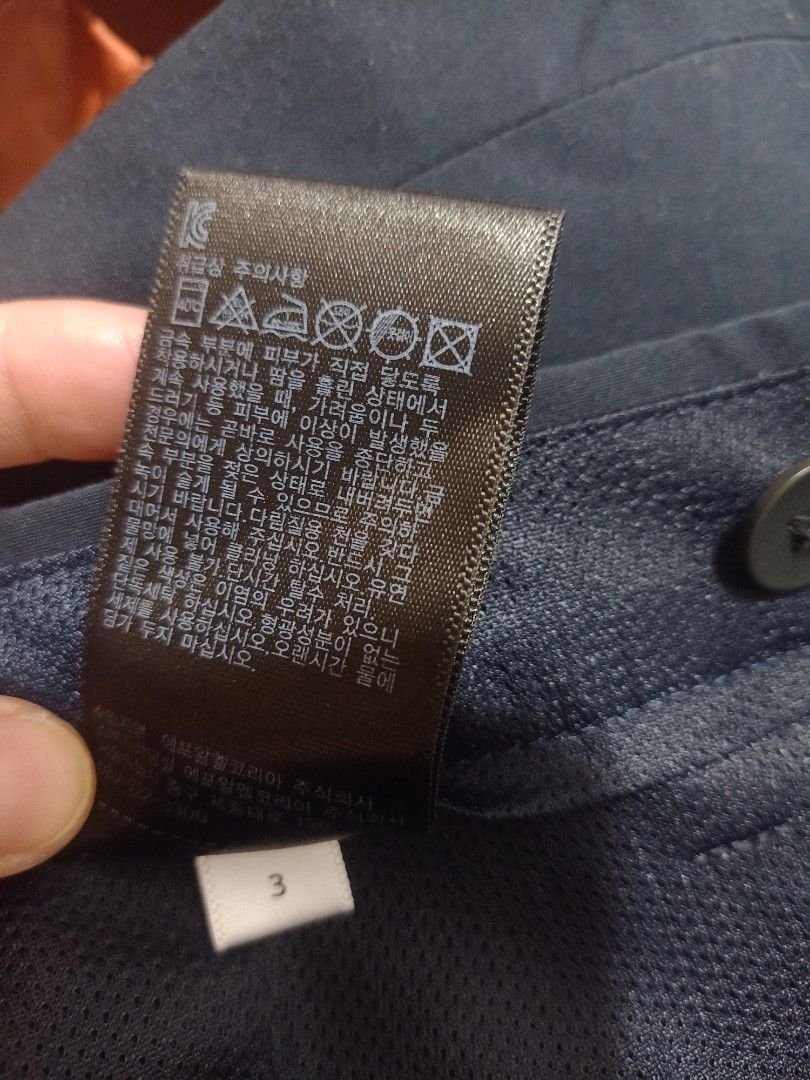 Uniqlo darkblue short for men (Category: Shorts) located in Pasig City. Submitted by urdal01 (Listing ID 1466595359, Image 2). Description: uniqlo darkblue short for men waistline'32 length'19inch polyester cotton not stretchy.