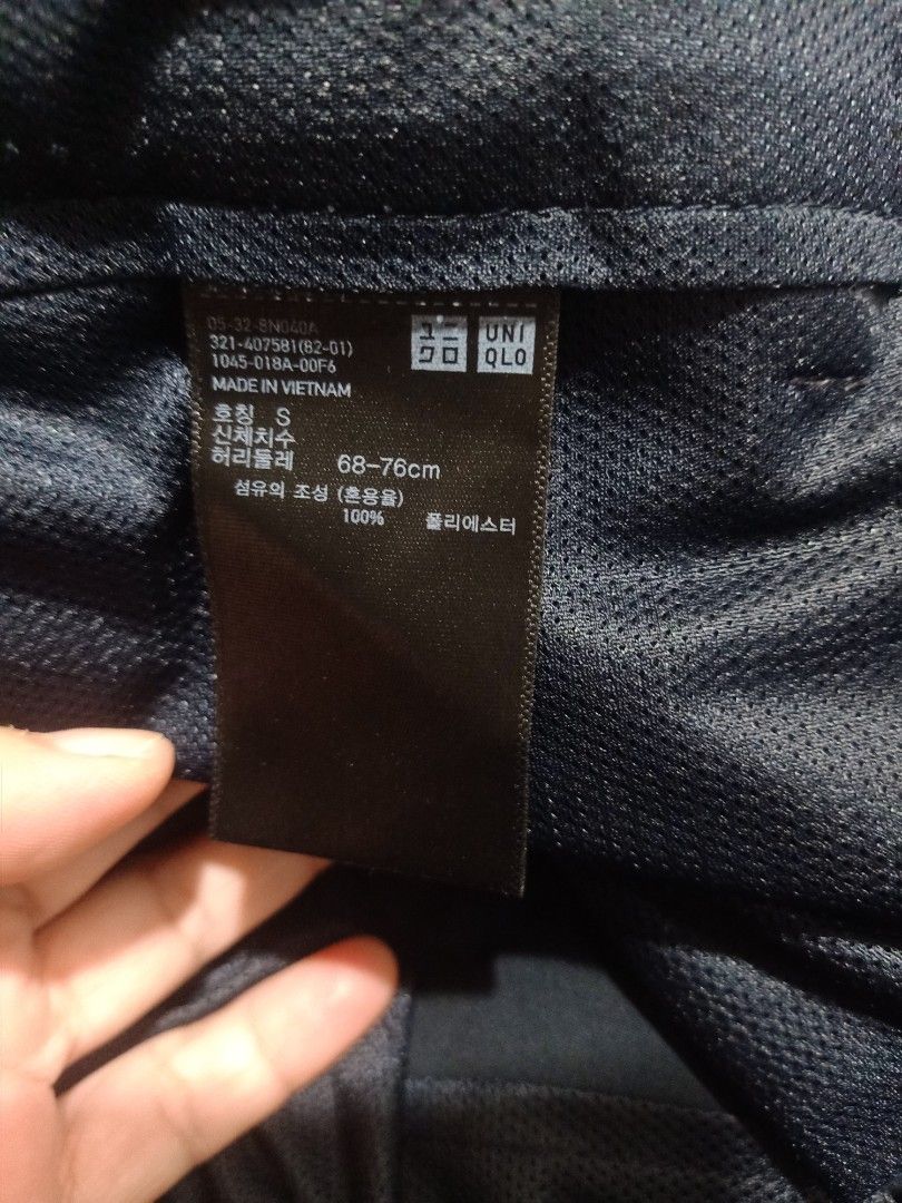 Uniqlo darkblue short for men (Category: Shorts) located in Pasig City. Submitted by urdal01 (Listing ID 1466595359, Image 1). Description: uniqlo darkblue short for men waistline'32 length'19inch polyester cotton not stretchy.