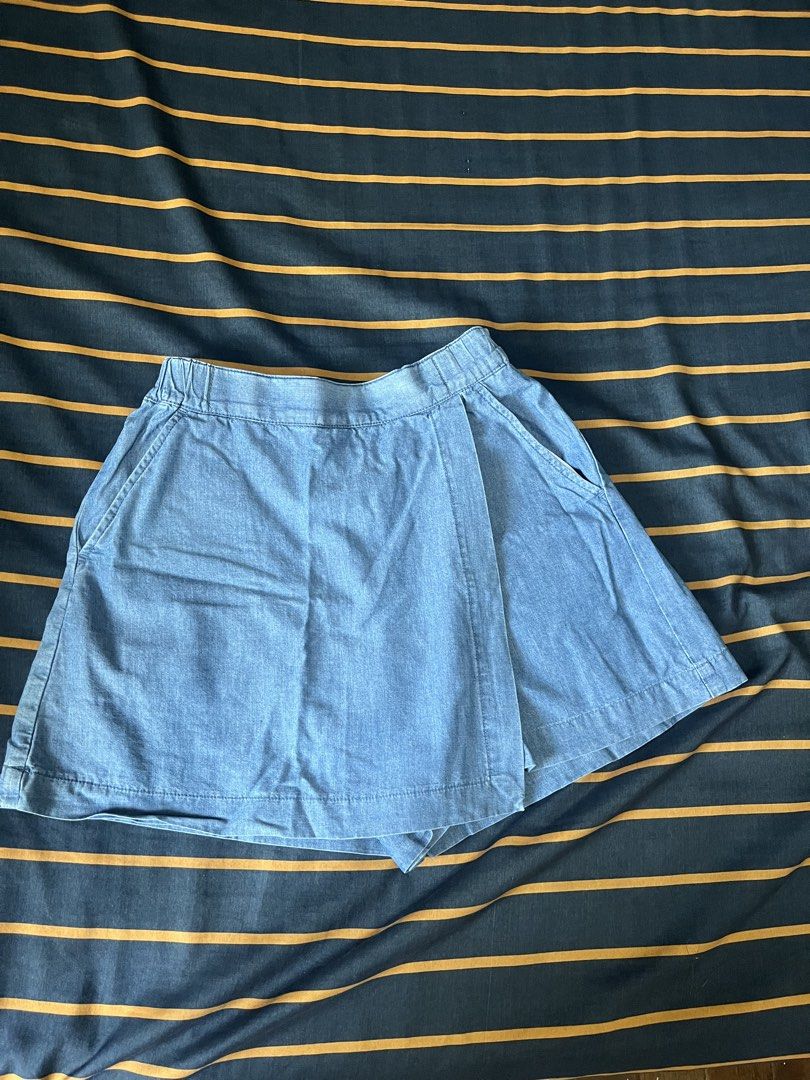 Uniqlo Denim Skort Size 130 (Category: Skirts) located in Pasig City. Submitted by atlaravibar (Listing ID 1466594300, Image 1). Description: - Brande: Uniqlo - Style: Denim skort (skirt-shorts hybrid) - Color: Light blue - Size: Kids 130 - Features: Comfortable elastic back waistband, front wrap design, and functional side pockets - Condition: Great casual piece for everyday wear.