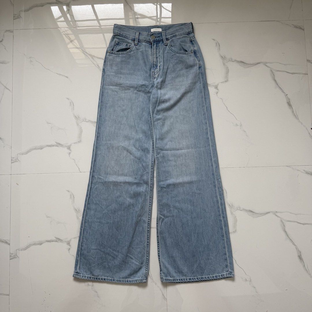 Uniqlo Drapey Wide Leg Pants (Category: Jeans) located in Santo Tomas. Submitted by the580closet (Listing ID 1466628360, Image 1). Description: - Size 23 27 inches - waistline 41 inches - length 11 inches - leg opening.