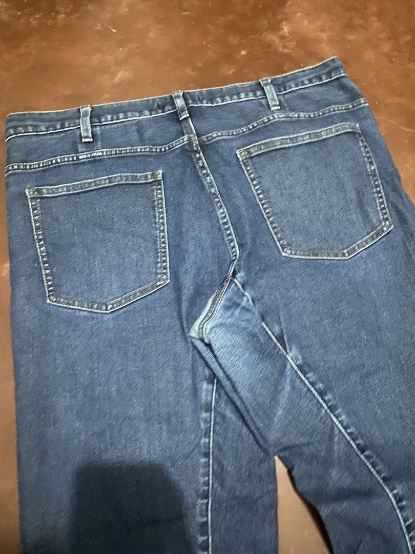 Uniqlo Engineered Blue~Wash (Category: Jeans) located in Malita. Submitted by ronnyboi (Listing ID 1466568586, Image 2). Description: W:38 L:40 T:13 H:8 Mine:250.