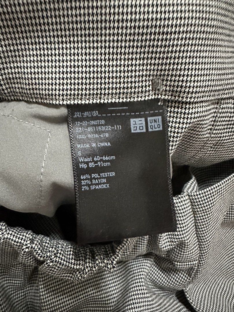 Uniqlo Gingham Black Skort/Skirt (Category: Skirts) located in Hermosa. Submitted by alxgtz (Listing ID 1466720581, Image 3). Description: Used once Comfy material.