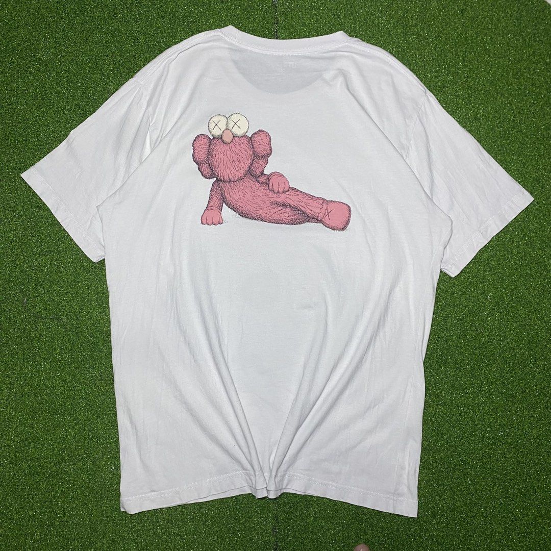 UNIQLO KAWS (Category: Activewear) located in Zaragoza. Submitted by kurlarances (Listing ID 1466633147, Image 2). Description: UNIQLO KAWS ‎ size XL ‎dimes W23/L30 ‎condition EXCELLENT ‎color rate 9.8/10 ‎issue NONE.