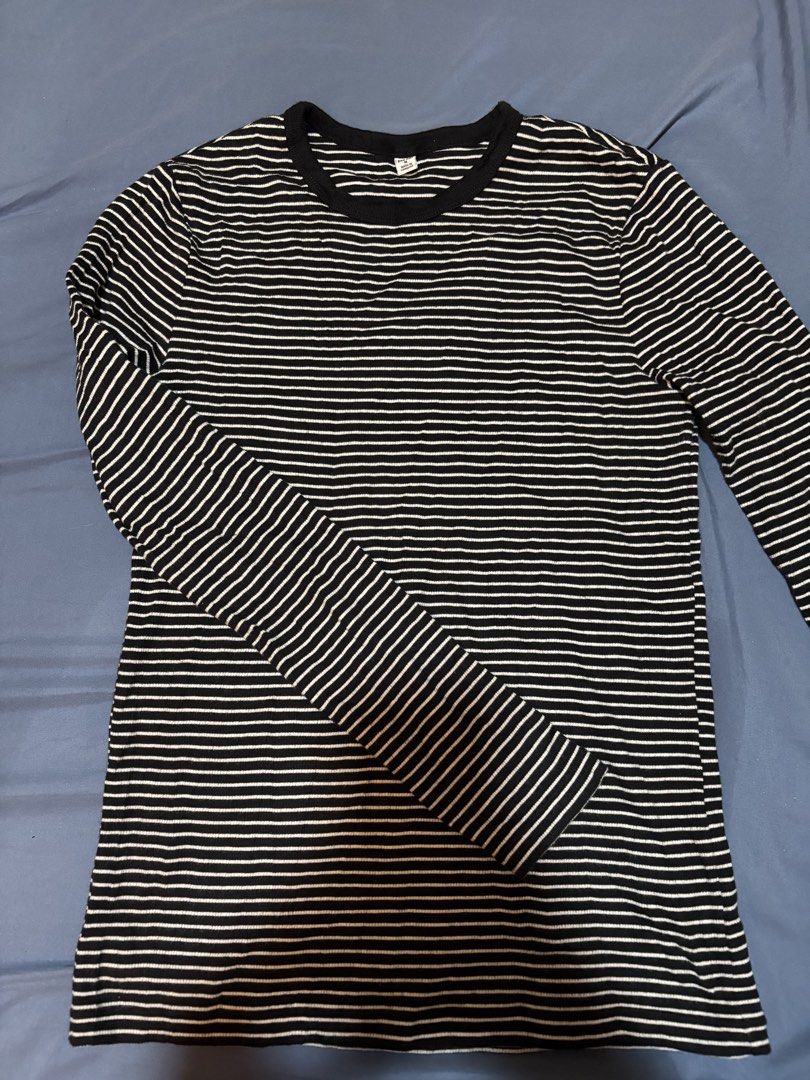 UNIQLO Longsleeves/Sweater (Category: Longsleeves) located in Cagayan de Oro. Submitted by suta.__.ph (Listing ID 1466765017, Image 1). Description: Very comfortable No issue at all Good as new M on tag.
