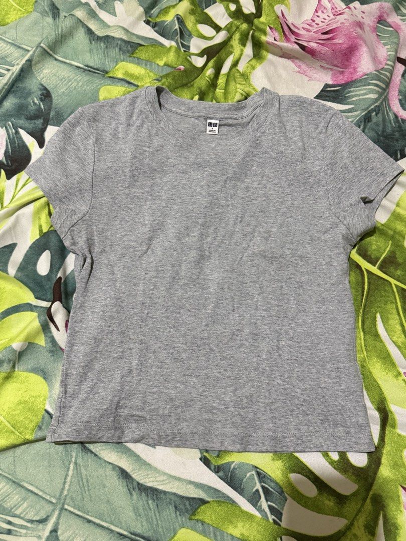 Uniqlo Mini Tshirt (Category: Shirts) located in Borongan. Submitted by loupreloveddd (Listing ID 1466565660, Image 1). Description: - S on tag - RFS: masikip na.