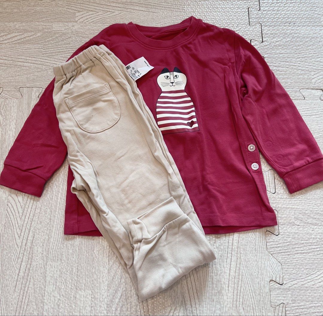 Uniqlo Pajama Set Size 100 (Category: Babies & Kids Fashion) located in Makati City. Submitted by nicole_7 (Listing ID 1466714391, Image 1). Description: .