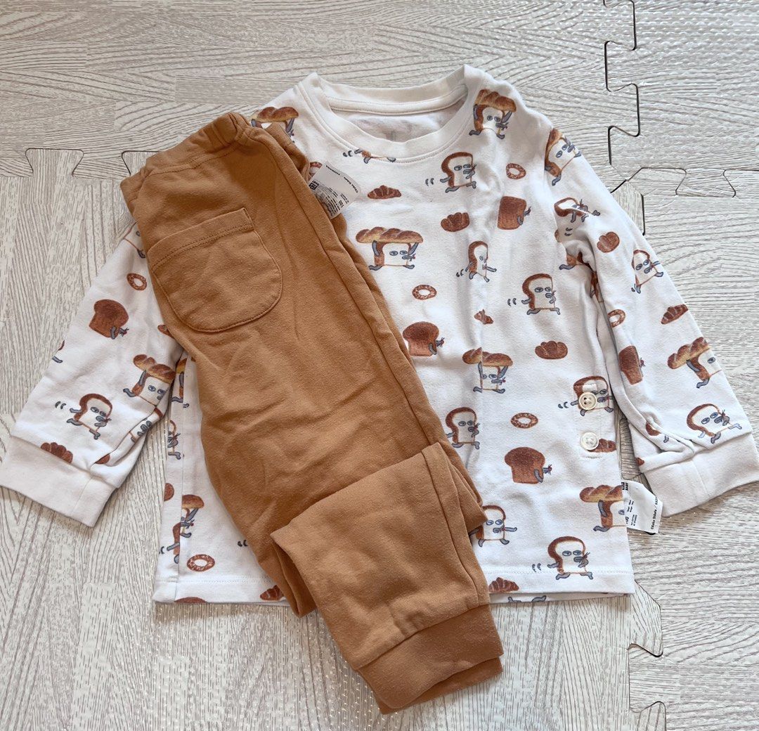 Uniqlo Pajama Set Size 100 (Category: Babies & Kids Fashion) located in Makati City. Submitted by nicole_7 (Listing ID 1466714578, Image 1). Description: .