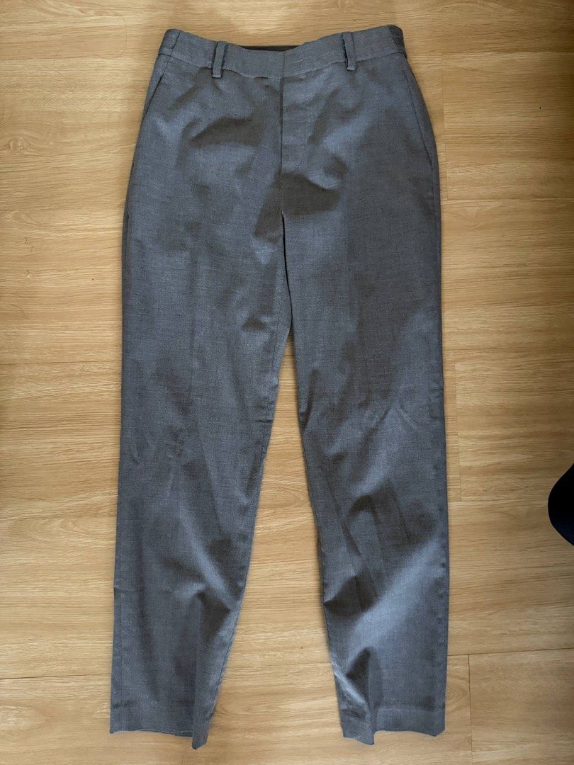 Uniqlo Pants (Category: Other Bottoms) located in Pasig City. Submitted by shopaholic2020_ (Listing ID 1466564393, Image 2). Description: P500 for 2.