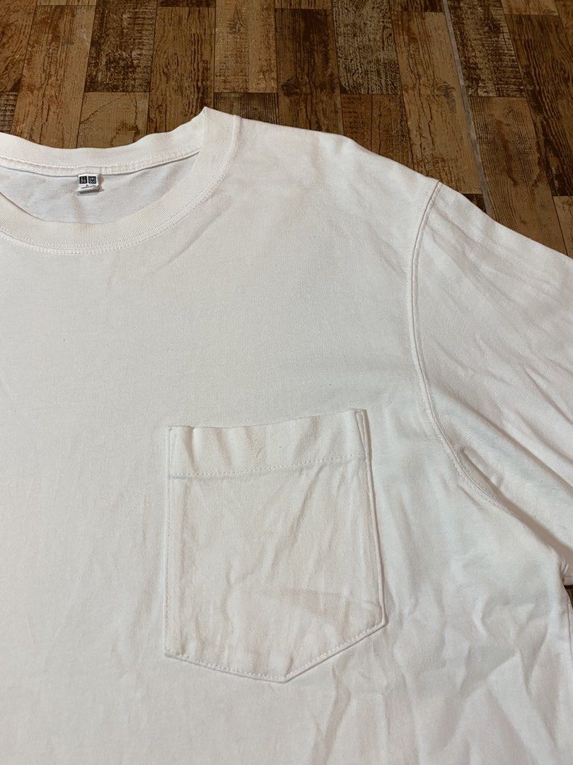 Uniqlo pocket tee (Category: Tshirts & Polo Shirts ) located in Manila. Submitted by guud_findsph (Listing ID 1466749372, Image 3). Description: Excellent to new condition Color rate 9.8/10 No issue Size Large Dimes 22/29.