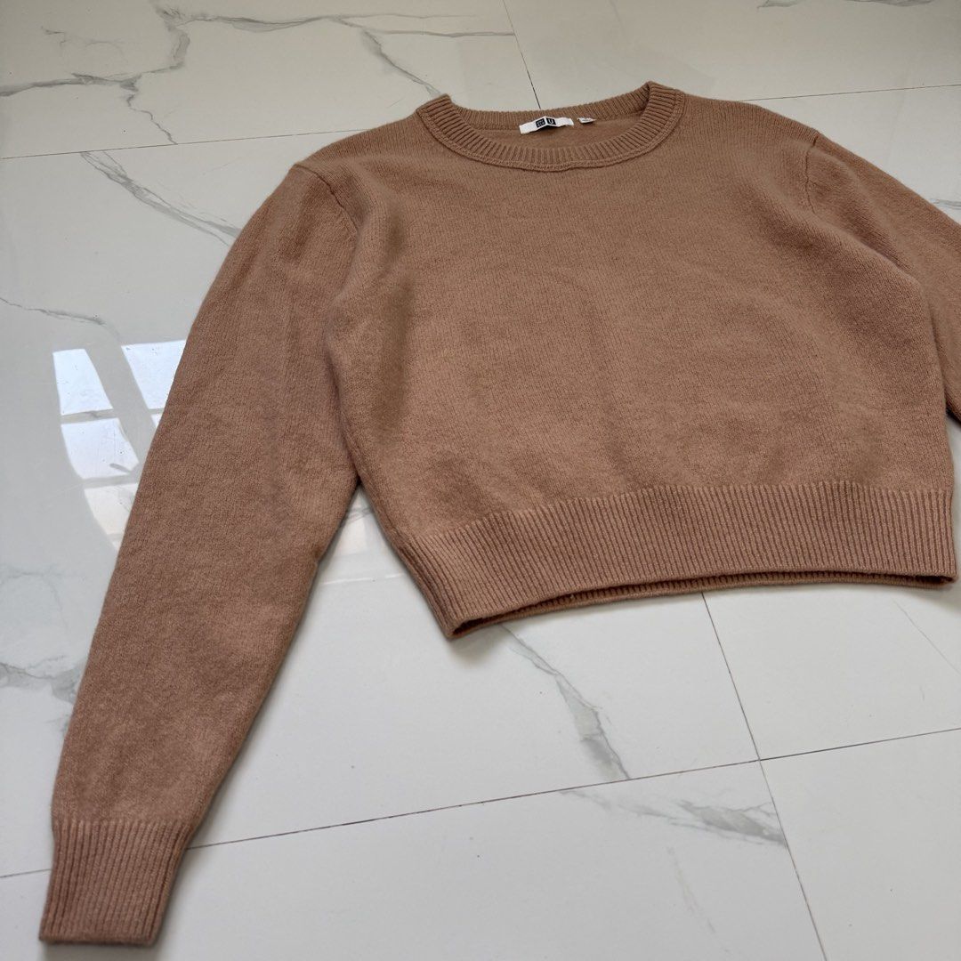 Uniqlo Premeium Lambswool Sweater (Category: Coats, Jackets and Outerwear) located in Santo Tomas. Submitted by the580closet (Listing ID 1466601509, Image 3). Description: - Size : Medium 18.5 inches - chest 19.5 inches - length 17.5 inches - shoulder 22.5 inches - sleeves.