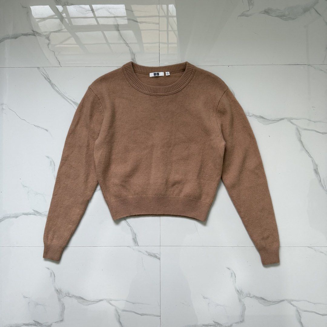 Uniqlo Premeium Lambswool Sweater (Category: Coats, Jackets and Outerwear) located in Santo Tomas. Submitted by the580closet (Listing ID 1466601509, Image 1). Description: - Size : Medium 18.5 inches - chest 19.5 inches - length 17.5 inches - shoulder 22.5 inches - sleeves.