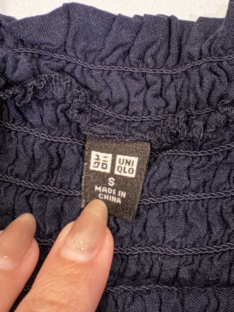 Uniqlo ribbed crop top (Category: Sleeveless) located in Baguio. Submitted by outfromcloset (Listing ID 1466708309, Image 2). Description: .