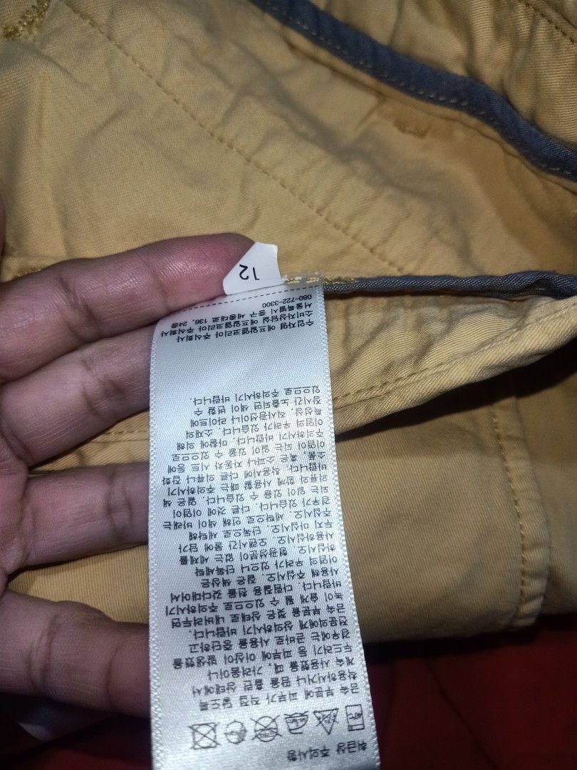 Uniqlo short for men (Category: Shorts) located in Pasig City. Submitted by urdal01 (Listing ID 1466594253, Image 2). Description: Uniqlo yellow short for men waistline'36 length'19half cotton.